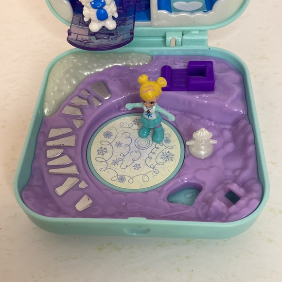 Polly Pocket Hidden Hideouts Frosty Fairytale - Picture 3 of 9